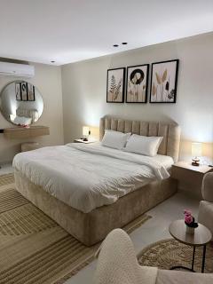 Modern and Cozy Apartment 65 TV and Self-Entry - 1