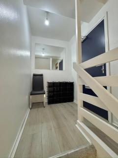 New Central Ldn 1-BdR Stay! w Private Garden - 2