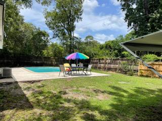 House with Pool Under the Trees Near UF - Gainesville - 0