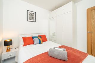 Vibrant 3BR Tottenham Home, private garden WiFi parking free on request - Londra - 8