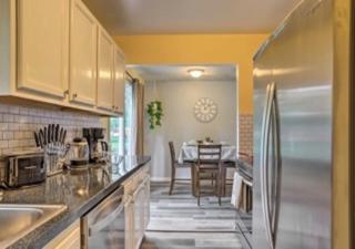 Cozy home with a Huge backyard! - Parma Heights - 1