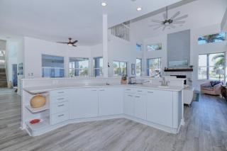 Luxury Waterfront Direct Gulf Access - Cape Coral - 6