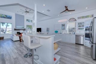 Luxury Waterfront Direct Gulf Access - Cape Coral - 5