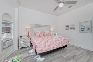 Luxury Waterfront Direct Gulf Access - Cape Coral - 4