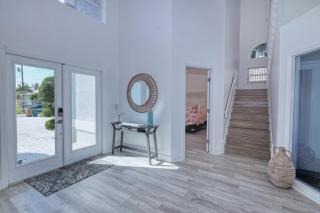 Luxury Waterfront Direct Gulf Access - Cape Coral - 2