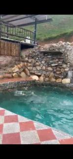 Cabaña en Norcasia con Jacuzzi, piscina agua de manantial y opción de atracciones extremas Paraíso Xtreme - Confines - 1
