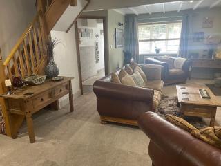Cosy 4 bed cottage with log burner, close to Gower beaches - Dunvant - 2