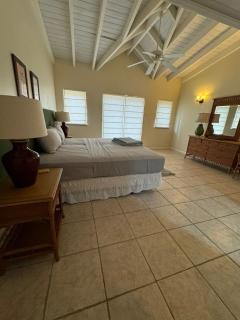 Waterfront Luxe Townhouse - Rodney Bay Village - 8