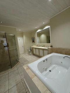 Waterfront Luxe Townhouse - Rodney Bay Village - 6