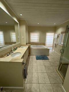 Waterfront Luxe Townhouse - Rodney Bay Village - 5