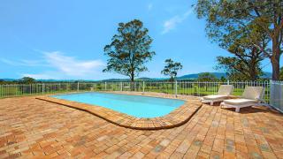 Elegant & Modern Home - Retreat In Gloucester Tranquil Rural Escape With Pool & Views - Gloucester - 4