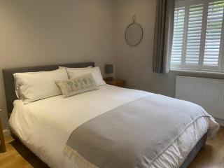 Sun Terrace Lodge Weybridge - Oatlands Park - 0