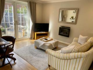 Sun Terrace Lodge Weybridge - Oatlands Park - 8