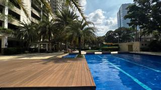 La Suitez 1420 I Skyline Views & Luxe Stay Near MOA - Manila - 3
