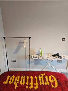 Potters Hideout- 2 Bedroom 2 Bathroom Apartment - Watford - 3