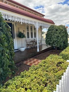 Olinda Cottage - Close to CBD with city views - Quarry Hill - 0