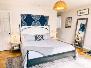 Joyful Walkable Hood River Master Suite w Private Entry - Hood River - 0