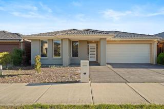 Hartleigh Estate - Sophisticated Family Living - 8