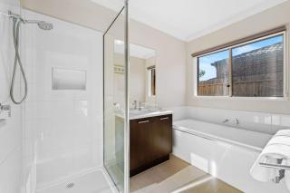 Hartleigh Estate - Sophisticated Family Living - 3