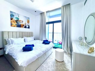 Luxury Apartment with Burj Khalifa View, Balcony Netflix WeHome Premium - 3