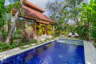 Villa Istana 1 - Heart of Seminyak, 2Br, Sleeps 4 - 0