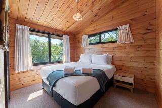 The Kinloch Lake House - 72 steps to the Lake! - 2