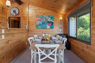 The Kinloch Lake House - 72 steps to the Lake! - 4