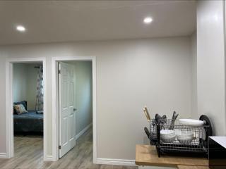 NEAR COLLAGE HOSP PLAZA Free parking WI-FI Laundry and cooking Self-service check-in HOUSE - Barrie - 5