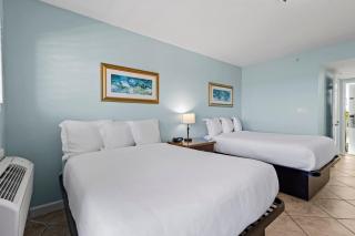 Oceanfront Inn Room #18- Ocean View Balcony 2 Full Beds - Fort Pierce - 8