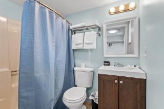 Oceanfront Inn Room #18- Ocean View Balcony 2 Full Beds - Fort Pierce - 6
