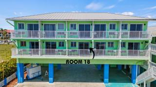Oceanfront Inn Room #18- Ocean View Balcony 2 Full Beds - Fort Pierce - 2