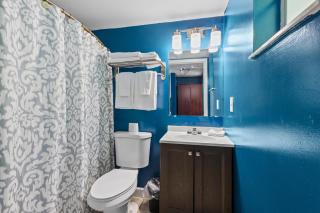 Oceanfront Inn Room #16- Ocean View Balcony 2 Full Beds - Fort Pierce - 8