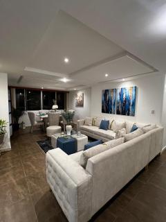 Amplio y moderno departamento con vista panorámica en Cuenca - 4