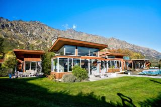 Oraka Lakeside Retreat by Sotheby's Luxury Rental Homes - 4