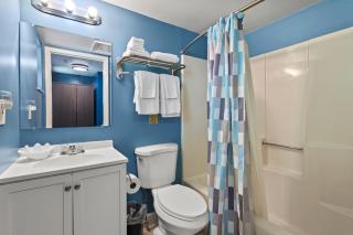 Oceanfront Inn Room #17- Ocean View Balcony King Bed - Fort Pierce - 7