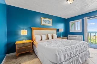 Oceanfront Inn Room #19- Ocean View Balcony King Bed - Fort Pierce - 0