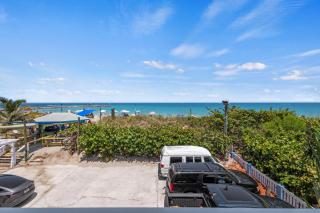 Oceanfront Inn Room #19- Ocean View Balcony King Bed - Fort Pierce - 5