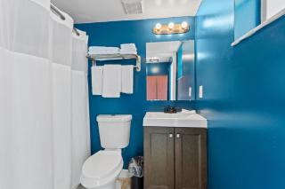 Oceanfront Inn Room #21- Ocean View Balcony King Bed - Fort Pierce - 4