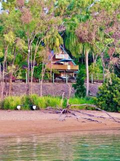 Riverbank - Captain Cook Drive 1770 - Seventeen Seventy - 0
