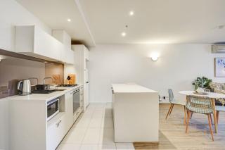 Neo200 - Sophisticated 2bed CBD Apt with parking - Melbourne - 1