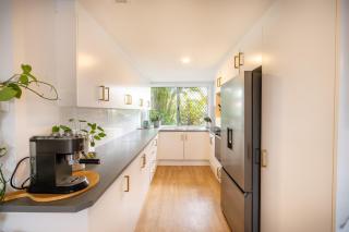 Stylish 3-BR Home in the Heart of the Gold Coast - Gold Coast - 8