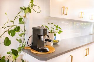 Stylish 3-BR Home in the Heart of the Gold Coast - Gold Coast - 6
