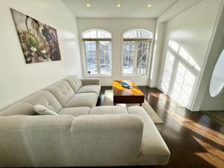 3500 SqFt - Modern and Comfort - 4 BDRM Getaway - Relax - Unwind - Explore - Near Airport & Toronto Downtown - Brampton - 0