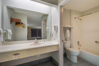 Rodeway Inn & Suites - Corpus Christi - 1