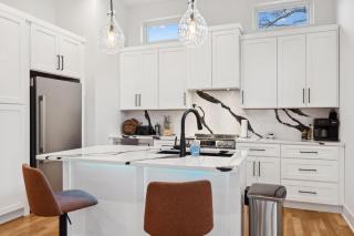 Sleek Multi-Level Stay Rooftop Views & Pool Table - Nashville - 6