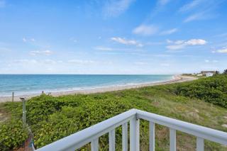Oceanfront Inn Room #25- Ocean View Balcony King Bed - Fort Pierce - 5