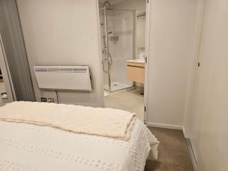 Cosmo Quarters - City Apartment with Pool & Spa - Auckland - 2