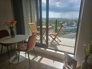 Cosmo Quarters - City Apartment with Pool & Spa - Auckland - 9