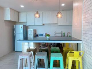 Vivacity Jazz 4 3r2b 7 pax family with Netflix - Kuching - 2