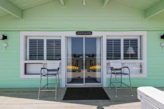 Oceanfront Inn Suite #12- Ocean View Balcony - King Bed - Fort Pierce - 3